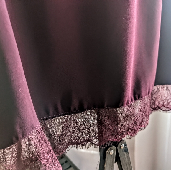 Dynamite Lace Detailed Blouse - Picture 5 of 8